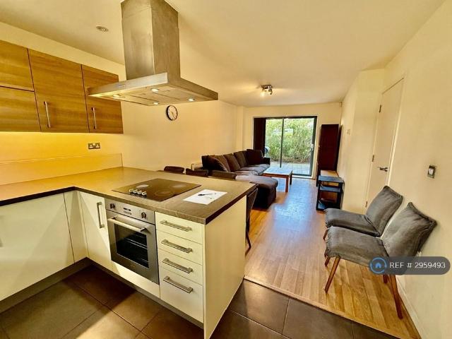Flat for rent in Mile End, Greater London