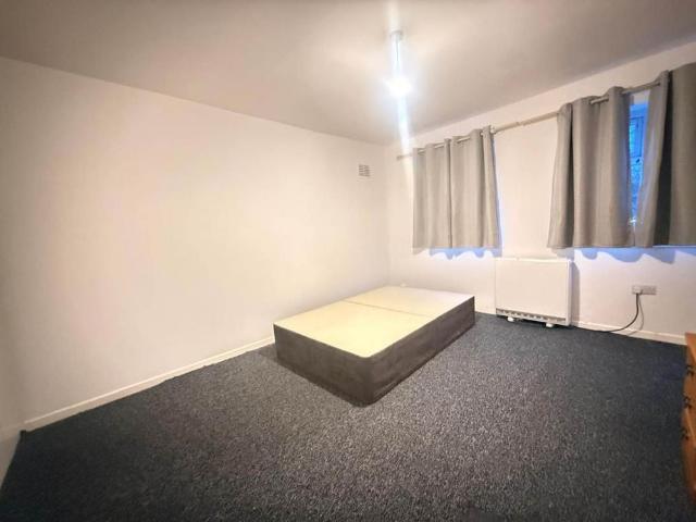 Apartment for rent in Cowley, Greater London