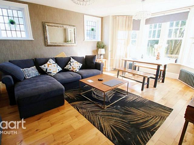 Flat for rent in Maidencombe