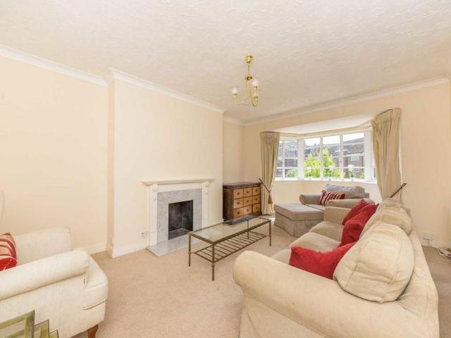Apartment for rent in North Sheen, Greater London