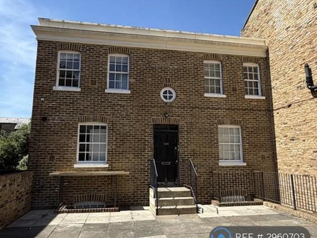 Flat for rent in Oval, Greater London