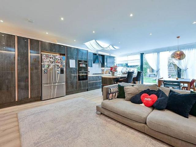 Apartment for rent in London Borough of Hounslow, Greater London