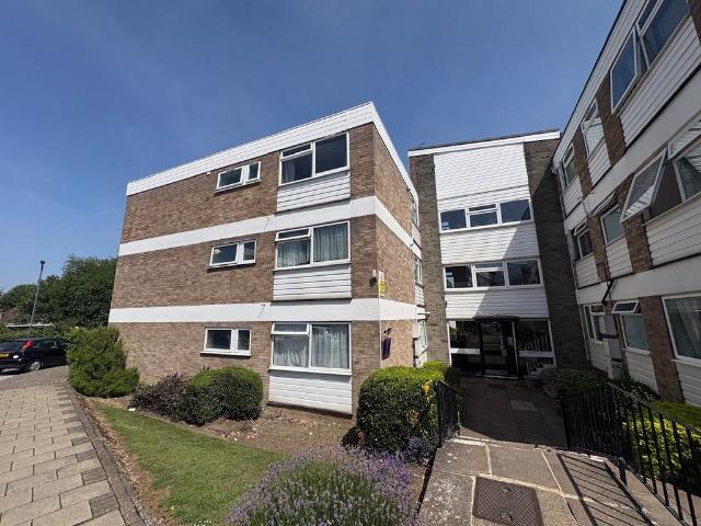 Flat for rent in Preston, Greater London