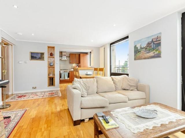 Apartment for rent in Gayfield, Broughton