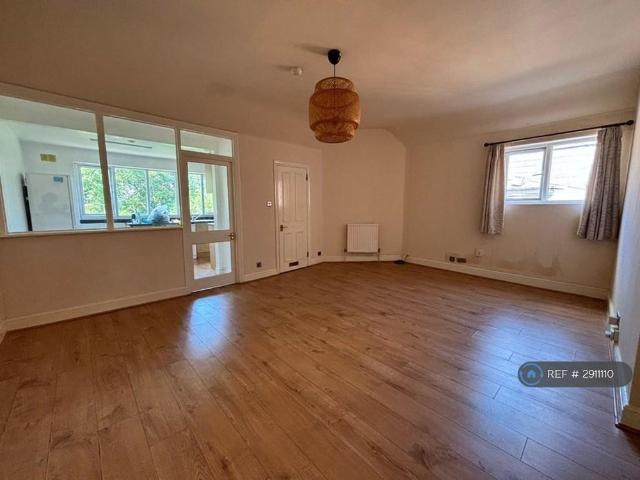 Room for rent in Fortis Green, Greater London