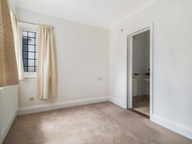 Apartment for rent in South Park, Red Hill