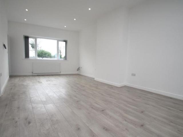 Apartment for rent in Shadwell, West Yorkshire