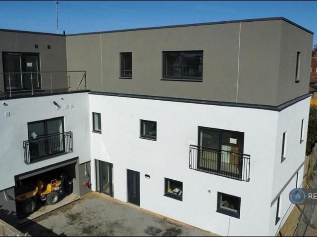 Flat for rent in Little Common, Heathlands