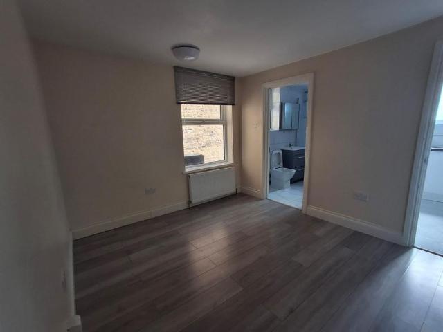 Apartment for rent in Plashet, Greater London