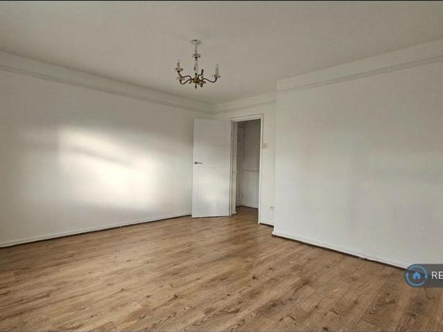 Apartment for rent in London Borough of Newham, Greater London