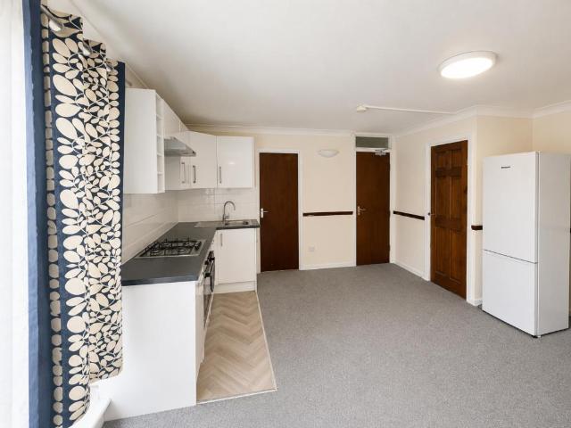 Flat for rent in London Borough of Hounslow, Hanworth