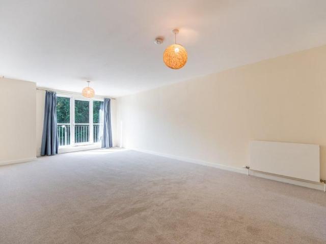 Apartment for rent in Bearsden, Scotland