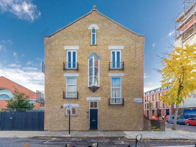 Flat for rent in Brompton, Greater London