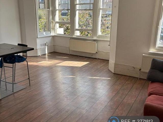 Flat for rent in Crouch End, Isle Of Man