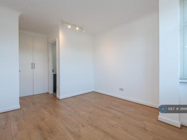 Flat for rent in Temple Fortune, Greater London
