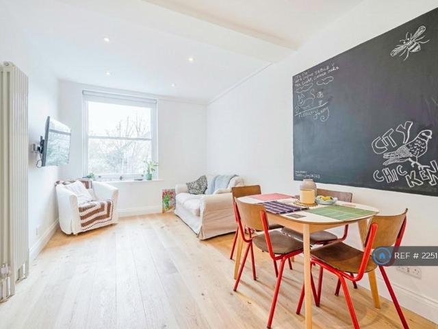 Flat for rent in London Borough of Lewisham, Deptford