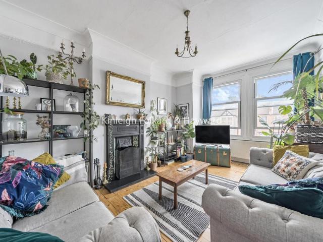 Flat for rent in London Borough of Merton, Mitcham