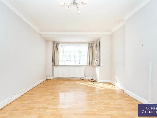 Apartment for rent in Pinner, Greater London