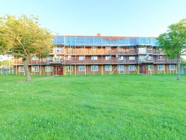 Flat for rent in Marks Gate, Greater London