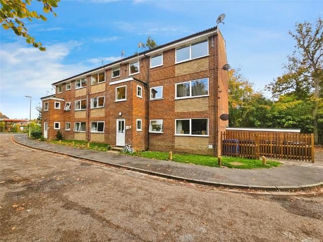Flat for rent in Fleet, Hart