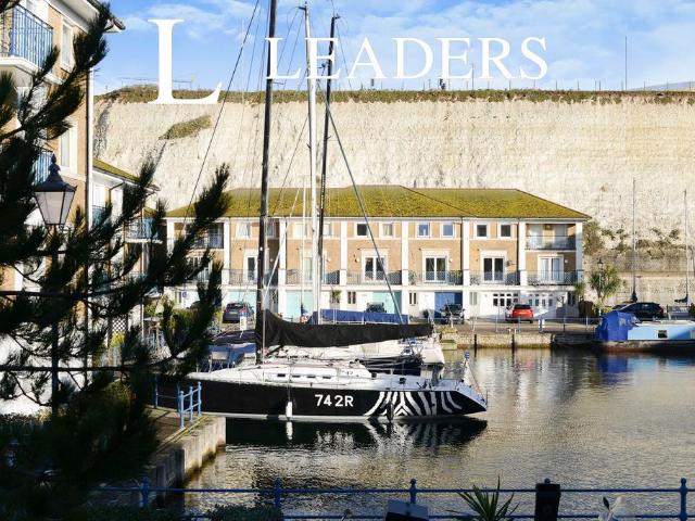 Flat for rent in Roedean