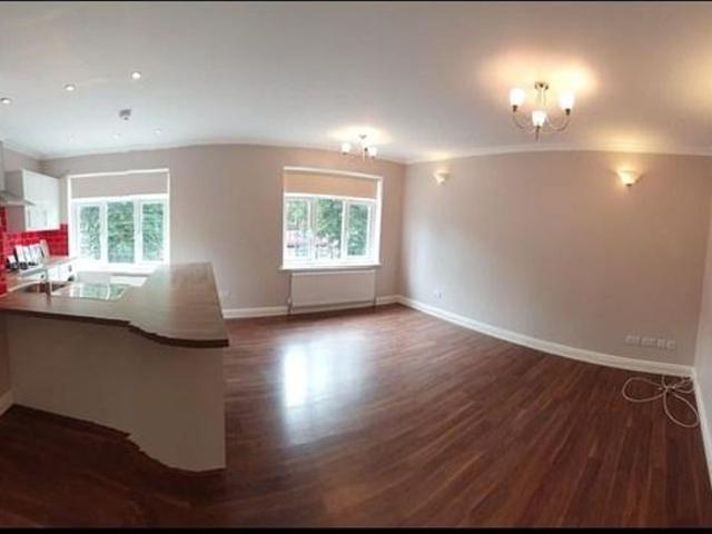 Apartment for rent in Lane, Greater London