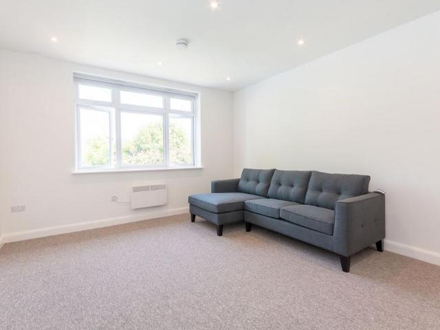 Flat for rent in London Borough of Ealing, Greater London