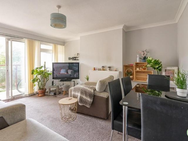 Flat for rent in Caldecott, Dromore