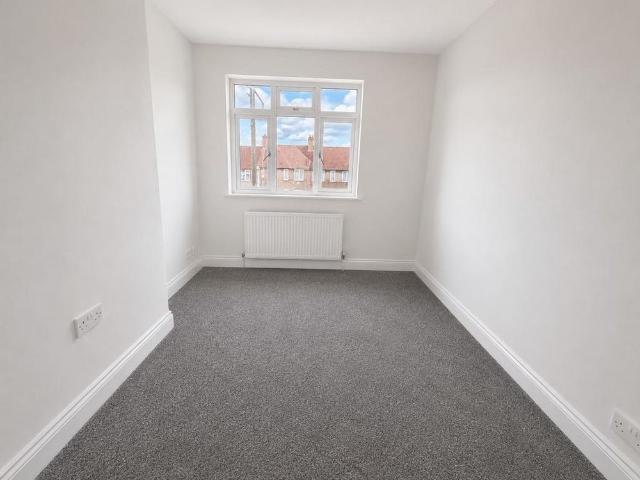 Apartment for rent in Northwood, Greater London