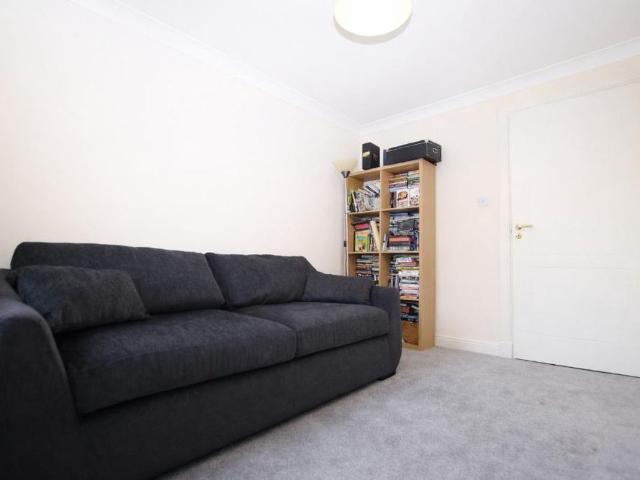 Apartment for rent in Comely Bank, Craigleith