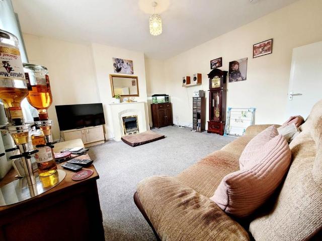 Apartment for rent in Higher Irlam, Salford