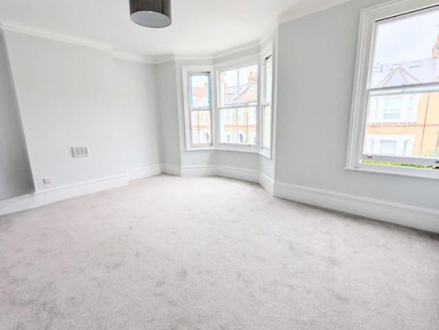 Apartment for rent in Sands End, Greater London