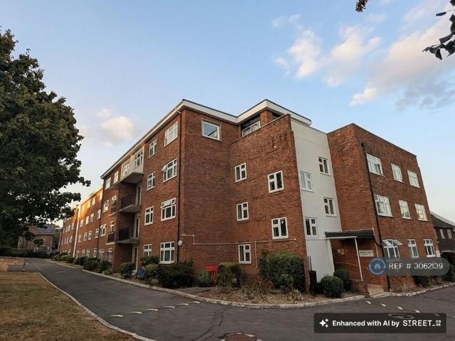 Flat for rent in Bassett, Southampton