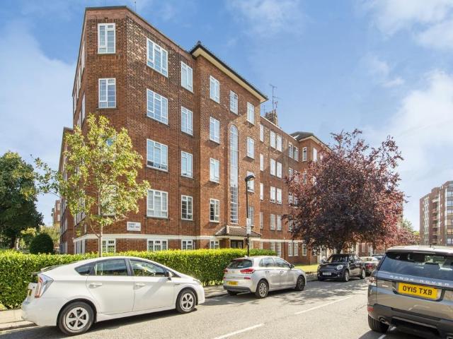 Flat for rent in St. John's Wood, Greater London