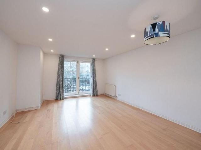 Apartment for rent in Gayfield, Broughton