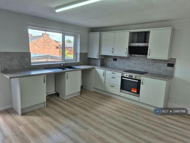 Flat for rent in North Meols, Roby Mill