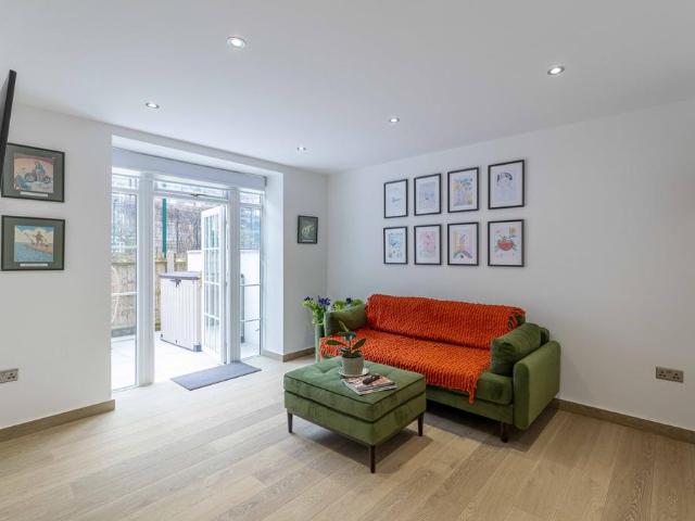 Flat for rent in Belgravia, Greater London