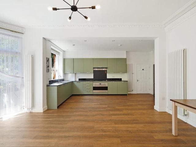 Flat for rent in South Hampstead, Greater London
