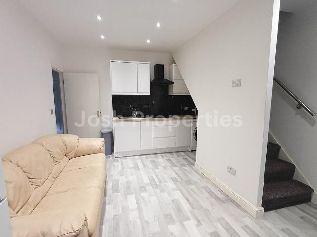 Apartment for rent in Newbury Park, Greater London