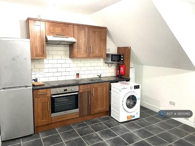 Flat for rent in Yeading, Greater London