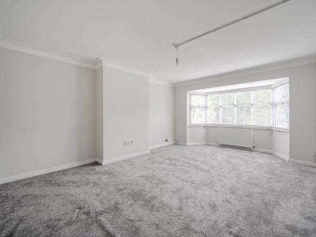 Apartment for rent in Lower Green Esher, Blackhills