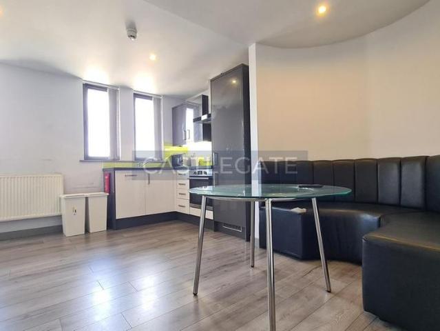 Apartment for rent in Springwood, Kirklees
