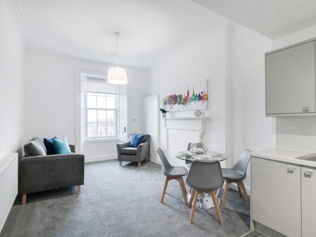 Flat for rent in Broughton, Scotland