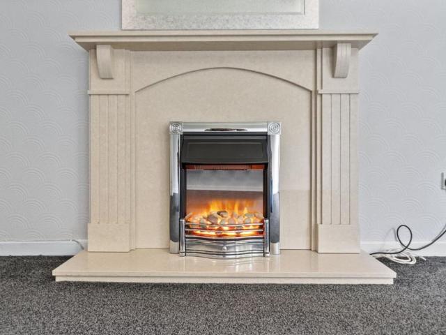 Apartment for rent in Maryhill Park, Summerston