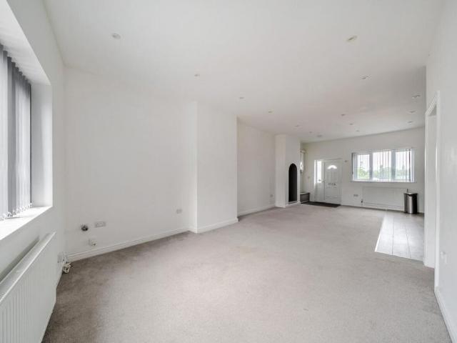 Apartment for rent in Shadwell, Leeds