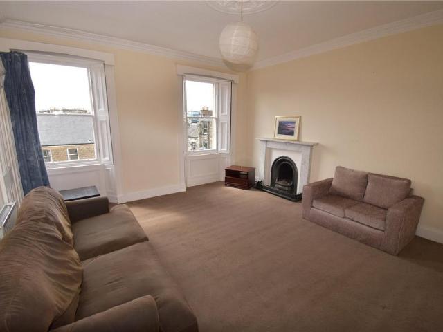 Flat for rent in Newington, Scotland