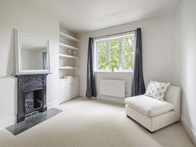 Apartment for rent in North Kensington, Greater London