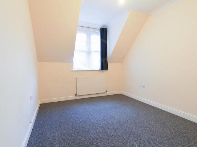 Apartment for rent in London Borough of Croydon, Waddon