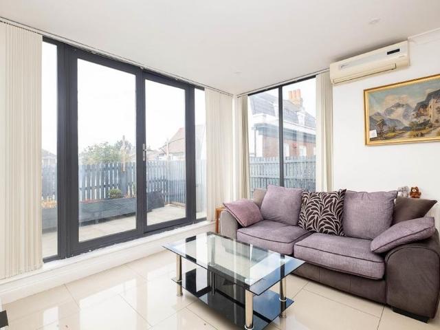 Apartment for rent in London Borough of Hounslow, Greater London