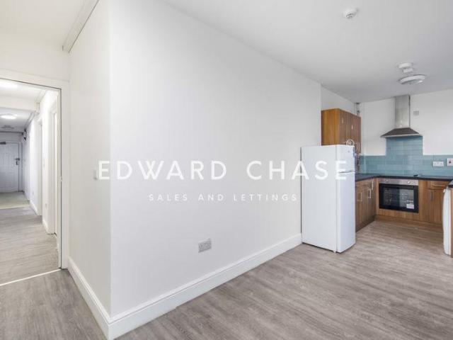 Flat for rent in Seven Kings, Greater London